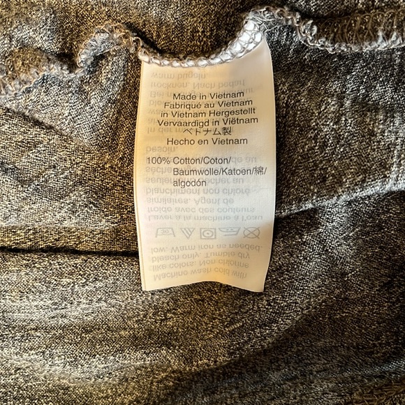 Madewell V Neck tank top. - Picture 5 of 7